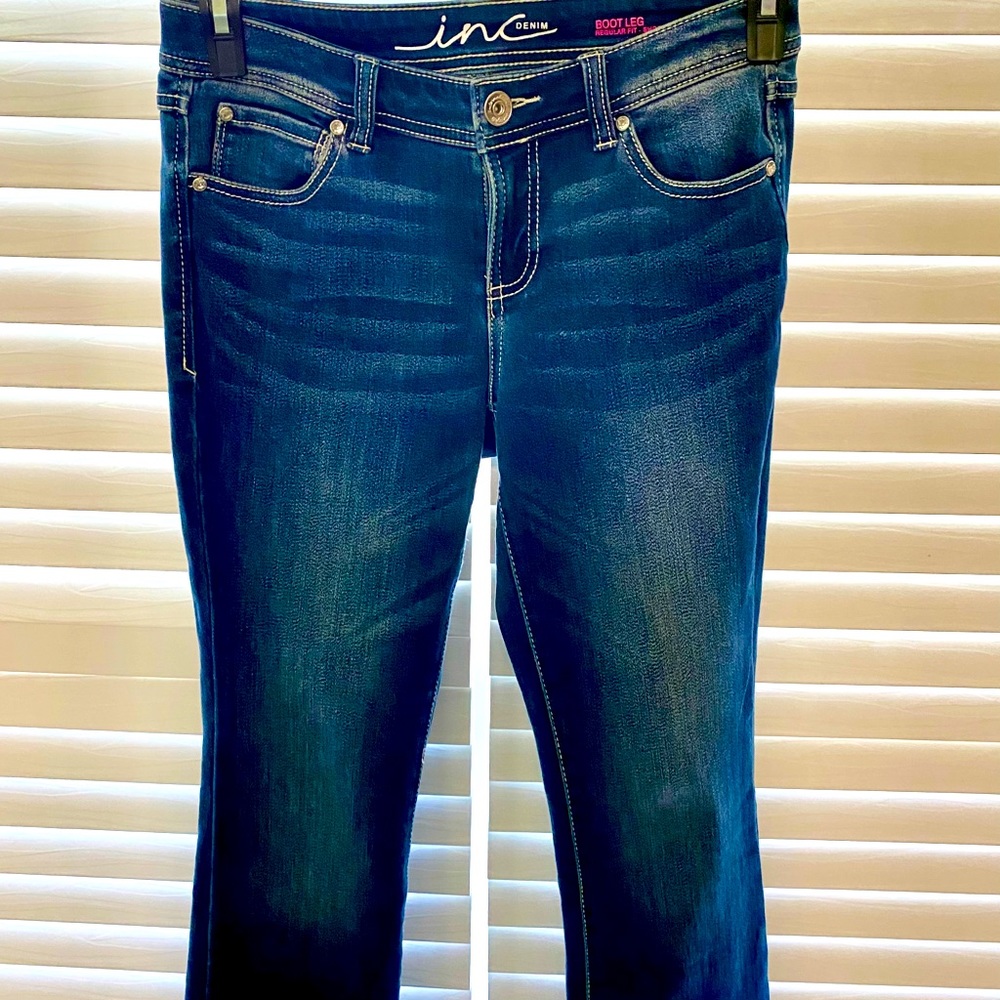 Women’s INC Jeans. Boot Leg, Regular Fit. Size 4PS